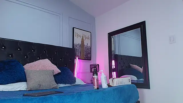 Lizz Tender online show from 12.22.24
