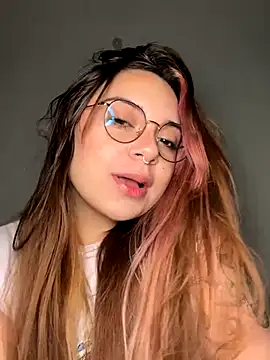 Snapshot of NatyOlson chatting on 09.12.25 NatyOlson online show from 09.12.25