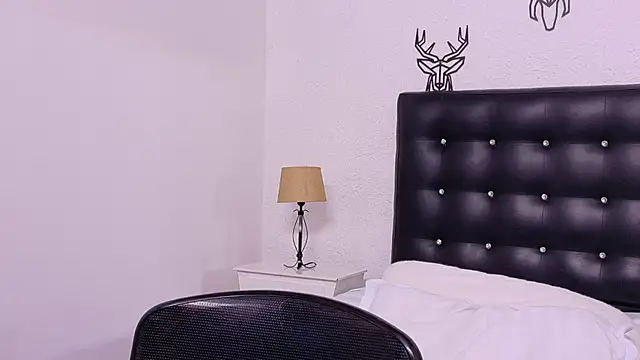 Skinny hottie18 online show from 12.27.24