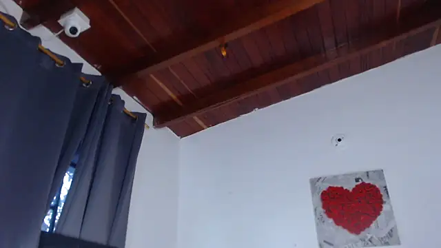 Amara Red online show from 09.30.25