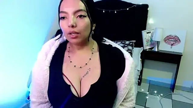 Snapshot of loren_tits24 chatting on 06.17.26 loren tits24 online show from 06.17.26