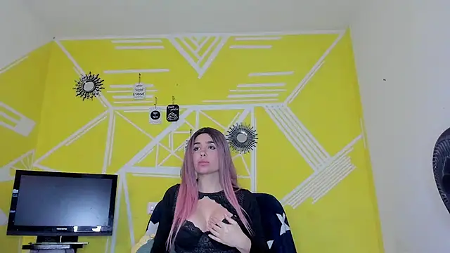 Nikolle Rouss online show from 11.28.25