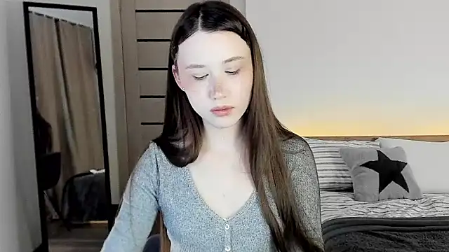 Stella Sunny online show from 03.11.26