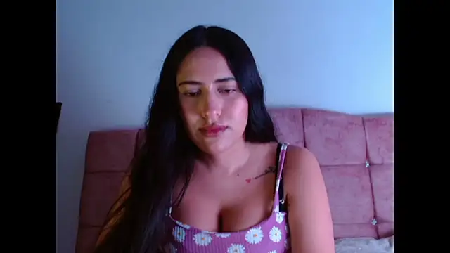 Paris-love online show from 10.31.25