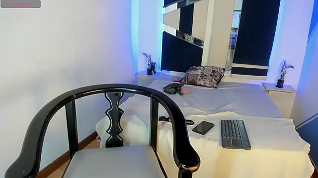 Snapshot of SamanthaFerrer_ chatting on 12.21.24 SamanthaFerrer online show from 12.21.24