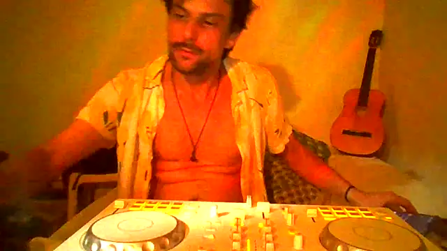 Snapshot of couplemilk chatting on 02.05.26 couplemilk online show from 02.05.26