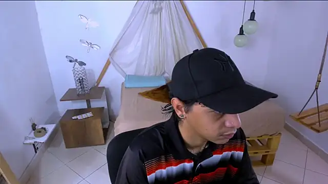 Snapshot of Brand_habes chatting on 09.23.25 Brand habes online show from 09.23.25