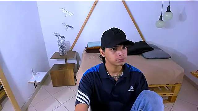 Snapshot of Brand_habes chatting on 10.02.25 Brand habes online show from 10.02.25