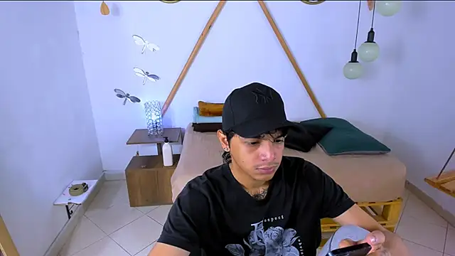 Snapshot of Brand_habes chatting on 10.04.25 Brand habes online show from 10.04.25