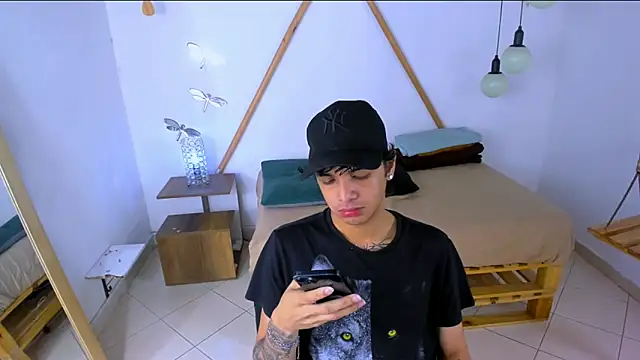 Snapshot of Brand_habes chatting on 10.14.25 Brand habes online show from 10.14.25