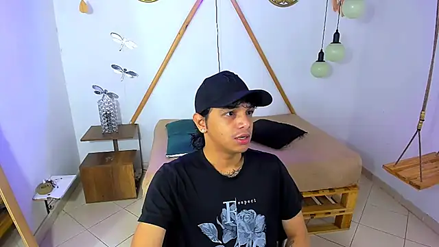 Snapshot of Brand_habes chatting on 10.29.25 Brand habes online show from 10.29.25