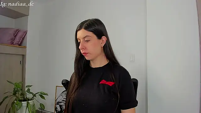 Nadiaa  online show from 02.13.25