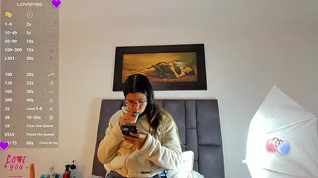 Vahiolet smith online show from 04.10.26