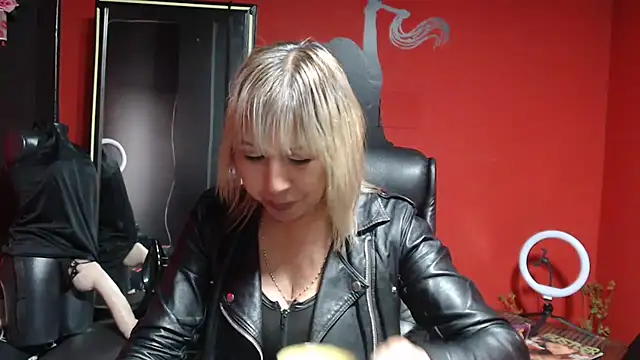 KLOE PIELL online show from 12.01.25