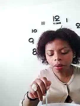 Snapshot of Lizeth_rey1 chatting on 02.05.25 Lizeth rey1 online show from 02.05.25