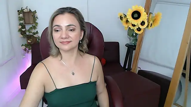 Snapshot of Ghada_milf chatting on 07.20.26 Ghada milf online show from 07.20.26