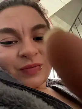 Snapshot of MiaLujan_ chatting on 12.21.24 MiaLujan online show from 12.21.24