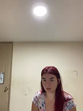 Snapshot of MiaLujan_ chatting on 01.04.25 MiaLujan online show from 01.04.25