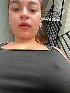 Snapshot of MiaLujan_ chatting on 02.09.25 MiaLujan online show from 02.09.25