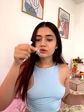 Snapshot of HallieLemon1 chatting on 10.10.25 HallieLemon1 online show from 10.10.25