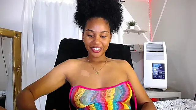 Snapshot of Hillary_queen chatting on 12.11.24 Hillary queen online show from 12.11.24