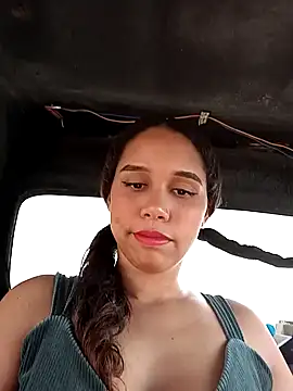 Snapshot of emma-19- chatting on 03.19.25 emma-19- online show from 03.19.25