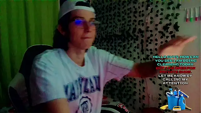 Snapshot of Andy_gray chatting on 09.13.25 Andy gray online show from 09.13.25