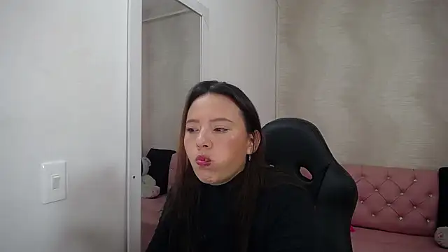 lauraguzman online show from 02.22.25