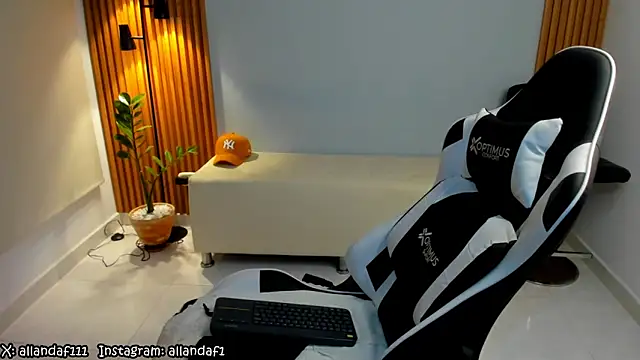 Snapshot of dafboy1 chatting on 01.25.25 dafboy1 online show from 01.25.25