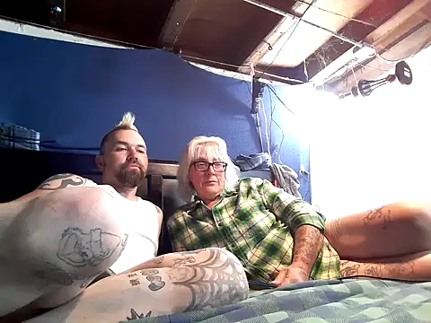Snapshot of CraCraCPL8087 chatting on 09.09.25 CraCraCPL8087 online show from 09.09.25