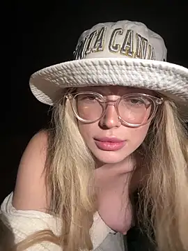 Snapshot of KylieJoyce chatting on 02.16.25 KylieJoyce online show from 02.16.25