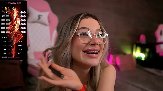 Snapshot of KylieJoyce chatting on 02.23.25 KylieJoyce online show from 02.23.25