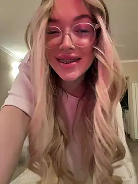 Snapshot of KylieJoyce chatting on 02.26.25 KylieJoyce online show from 02.26.25