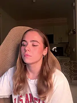 Snapshot of SkyBriii chatting on 10.07.25 SkyBriii online show from 10.07.25