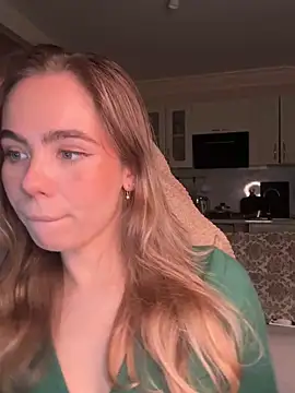 Snapshot of SkyBriii chatting on 10.09.25 SkyBriii online show from 10.09.25