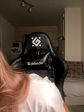 Snapshot of SkyBriii chatting on 10.29.25 SkyBriii online show from 10.29.25