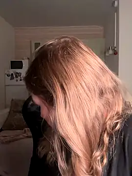 Snapshot of SkyBriii chatting on 11.02.25 SkyBriii online show from 11.02.25