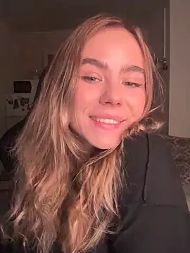 Snapshot of SkyBriii chatting on 11.03.25 SkyBriii online show from 11.03.25