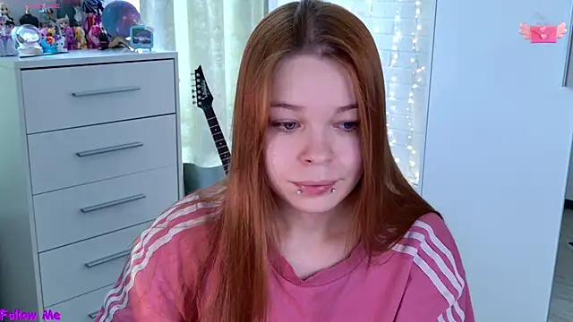 Snapshot of ValBae chatting on 04.11.26 ValBae online show from 04.11.26