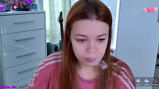 Snapshot of ValBae chatting on 04.16.26 ValBae online show from 04.16.26