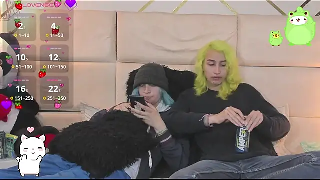 Snapshot of -kisa_ chatting on 10.10.25 -kisa  online show from 10.10.25