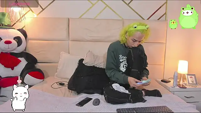 Snapshot of -kisa_ chatting on 10.15.25 -kisa  online show from 10.15.25