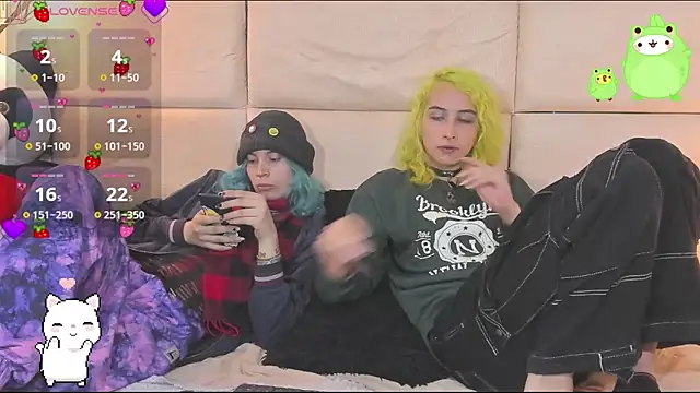 Snapshot of -kisa_ chatting on 10.16.25 -kisa  online show from 10.16.25