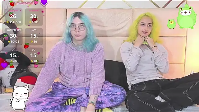 Snapshot of -kisa_ chatting on 10.19.25 -kisa  online show from 10.19.25