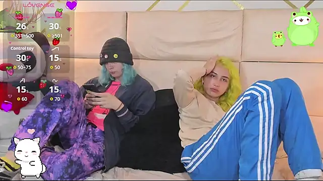 Snapshot of -kisa_ chatting on 10.22.25 -kisa  online show from 10.22.25