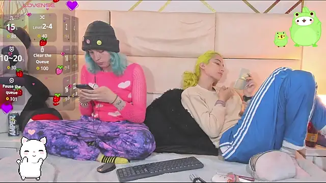 Snapshot of -kisa_ chatting on 10.23.25 -kisa  online show from 10.23.25