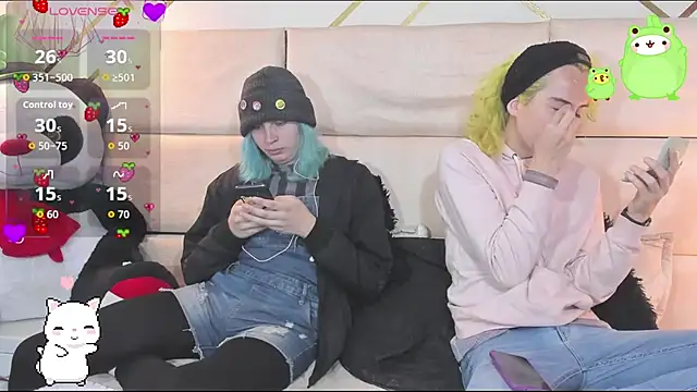 Snapshot of -kisa_ chatting on 10.30.25 -kisa  online show from 10.30.25