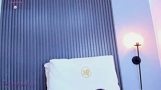 stephany roses  online show from 02.03.25
