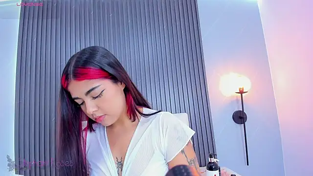 stephany roses  online show from 02.04.25
