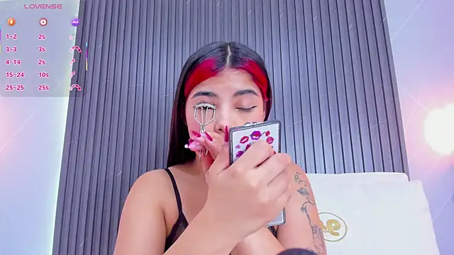 stephany roses  online show from 02.24.25